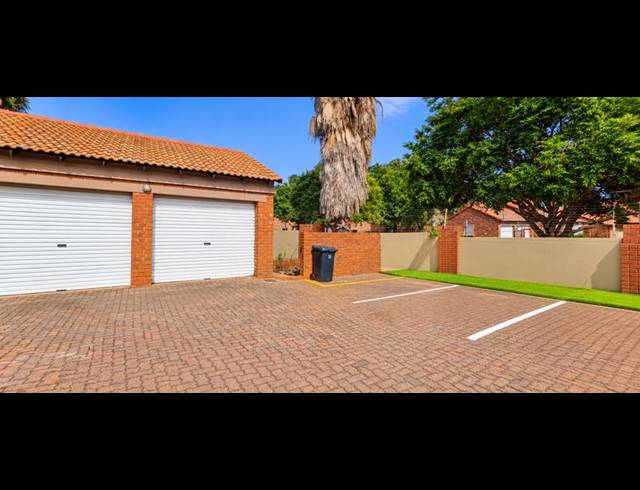 3 BEDROOM TOWNHOUSE FOR SALE IN ECO PARK ESTATE